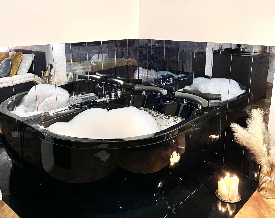 Krakow Old Town Apartment Jacuzzi - Wymeldowanie Do 13 Luaran gambar